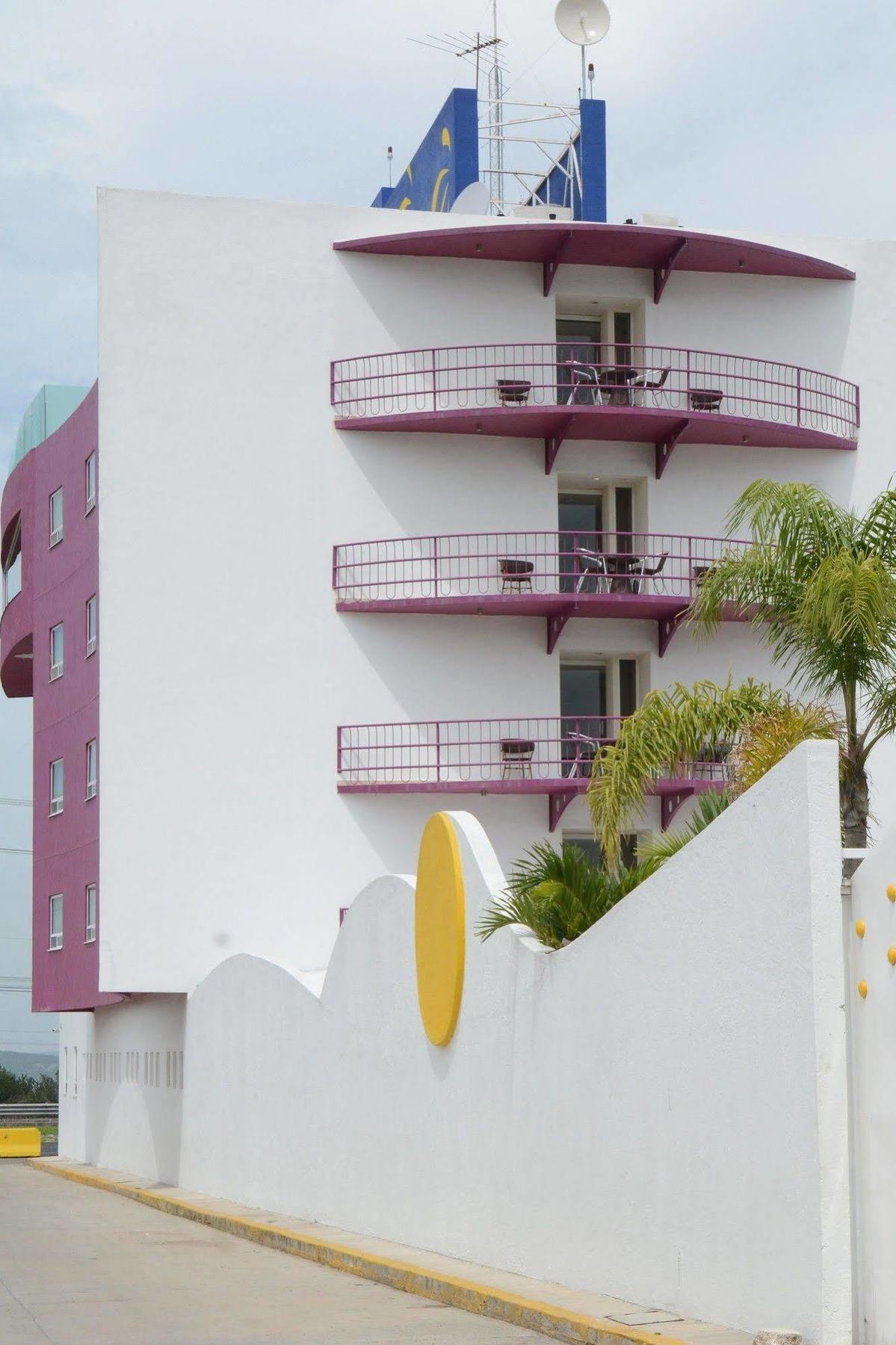 Hotel Magico Inn Cuautla  Экстерьер фото